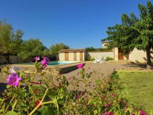 Maisons de vacances Beautiful Holiday Home Near Centre Private Pool Private Garden Roofed Terrace : photos des chambres