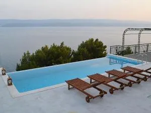 Sea view apartment with a shared pool - Celina