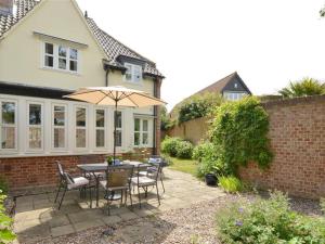 Cozy holiday home in Aldeburgh with garden