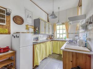 Maisons de vacances Cottage in Saint Clair sur l Elle with Garden and Barbecue : photos des chambres