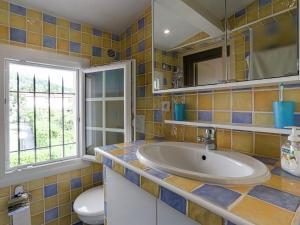 Villas Modern holiday home with swimming pool : photos des chambres