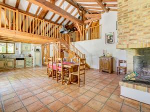 Maisons de vacances Holiday Home with Terrace Garden and Barbecue 30 min from the beach : photos des chambres
