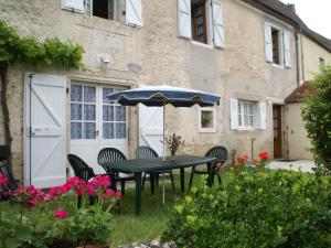 Maisons de vacances Holiday Home in Montfaucon with Fenced Garden Terrace BBQ : photos des chambres