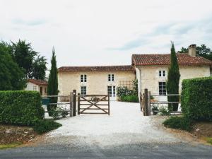 Maisons de vacances Beautiful holiday home in Verteillac with pool : photos des chambres