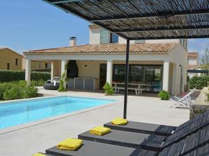 Villas Vibrant Villa in Malauc ne with Private Garden : photos des chambres