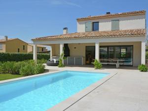 Villas Vibrant Villa in Malauc ne with Private Garden : photos des chambres