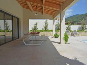 Villas Vibrant Villa in Malauc ne with Private Garden : photos des chambres