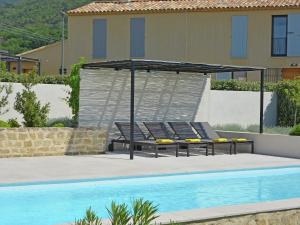 Villas Vibrant Villa in Malauc ne with Private Garden : photos des chambres