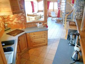 Chalets New and very comfortable chalet with many facilities : photos des chambres