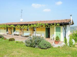 Nice and typical apartment in a farm surrounded by hills and vineyards