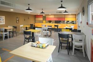 Hotels B&B HOTEL Angouleme : photos des chambres
