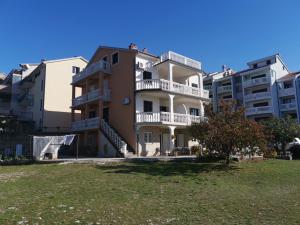 GROZDANA Apartments with terrace and sea view