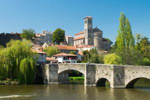 B&B / Chambres d'hotes Domaine Le Jardin Suspendu - Piscine chauffee - Proche du Puy duFou - : photos des chambres