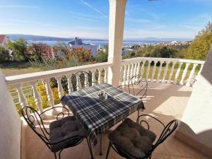 GROZDANA Apartments with terrace and sea view