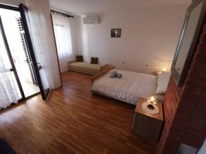 GROZDANA Apartments with terrace and sea view