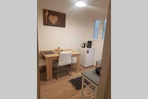 Modern elegant apartment next to Mon Repo