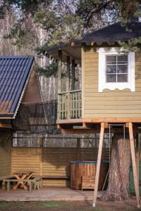 Sodyba Namelis medyje Anykščiuose