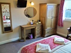 Double Room with Lake View room in Crow Park Hotel
