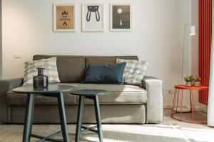 Sunny 2BR Flat - Old Town View