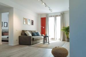 Sunny 2BR Flat - Old Town View