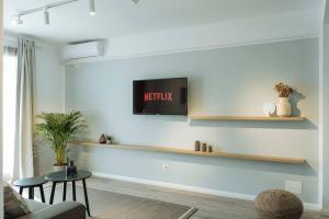 Sunny 2BR Flat - Old Town View