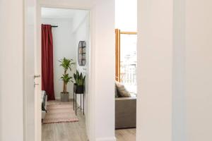 Sunny 2BR Flat - Old Town View