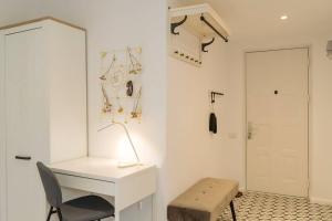 Sunny 2BR Flat - Old Town View