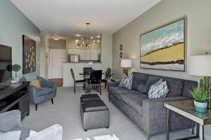 City Water View Oasis with Pool & Gym near Cruise in Heart of Seattle