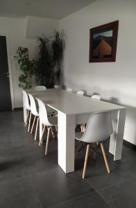 TY SAM - 2 Appartements dont 1 Grande Terrasse vue mer proche plages et commerces : photos des chambres