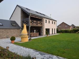 Modern Villa in Durbuy with Sauna and Jacuzzi