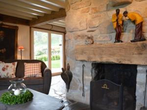Beautiful stone cottage with panoramic views over the hills of the Ardens