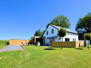 Holiday Home in Nadrin Filly with Garden