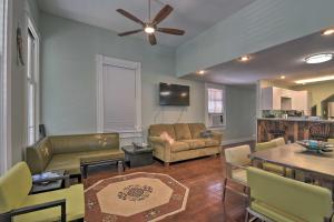 Home with Patio and Grill 2 Mi to Galveston Seawall!