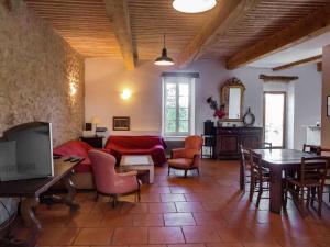 Maisons de vacances Charming cottage with swimmingpool in a vineyard : photos des chambres