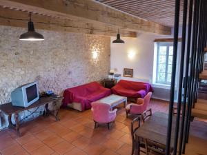 Maisons de vacances Charming cottage with swimmingpool in a vineyard : photos des chambres