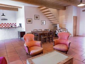 Maisons de vacances Charming cottage with swimmingpool in a vineyard : photos des chambres