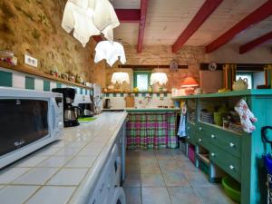 Maisons de vacances Cosy holiday home with terrace and garden near Quimperl : photos des chambres