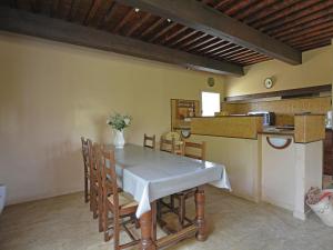 Cosy Villa in Flaux with Swimming Pool