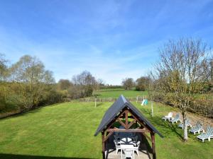 Maisons de vacances Luxurious Mansion in Verneuil with Fenced Garden : photos des chambres