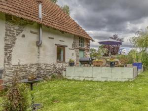 Maisons de vacances Cottage in Saint Clair sur l Elle with Garden and Barbecue : photos des chambres