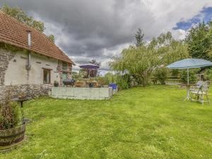 Maisons de vacances Cottage in Saint Clair sur l Elle with Garden and Barbecue : photos des chambres