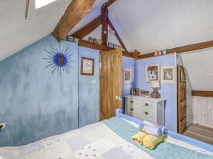 Maisons de vacances Cottage in Saint Clair sur l Elle with Garden and Barbecue : photos des chambres