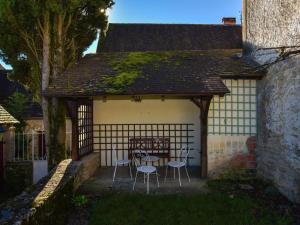 Maisons de vacances Holiday Home in Montfaucon with Fenced Garden Terrace BBQ : photos des chambres