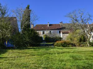 Maisons de vacances Holiday Home in Montfaucon with Fenced Garden Terrace BBQ : photos des chambres