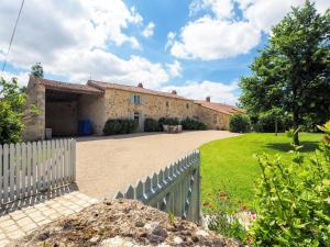 Maisons de vacances Holiday Home Saint-Laurent Pool Retreat : photos des chambres
