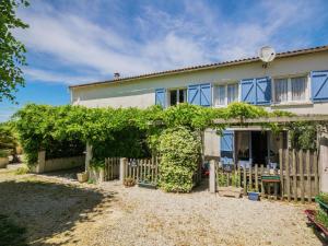 Modern Cottage in Fleac-sur-Seugne with shared pool and garden