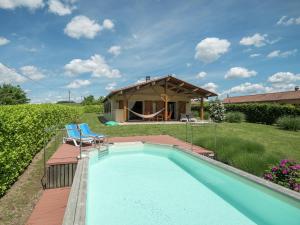 Spaciosu Holiday Home in Sadillac with Swimming Pool