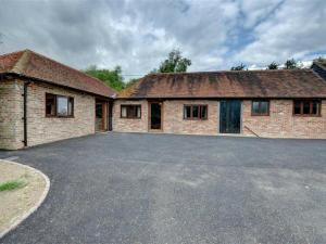 Rustic Holiday Home in Hailsham Kent with Duck Pond