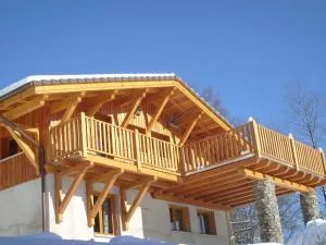 Chalet with Skiing and Horse Riding Nearby - 比桑