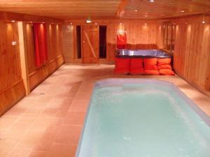 Chalets Chalet in Le Thillot with Skiing & Horse Riding Nearby : photos des chambres